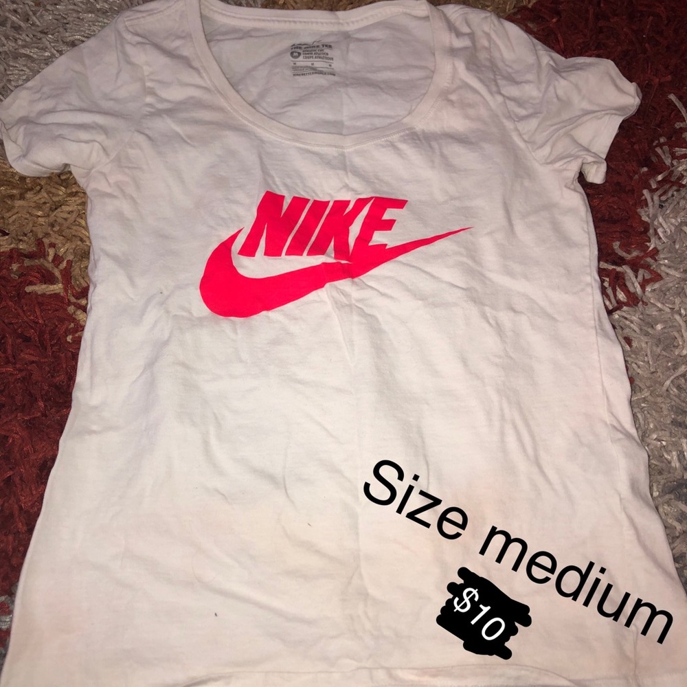 Nike top